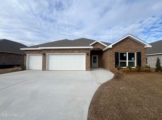 13452 Crane Dr, Ocean Springs, MS 39565