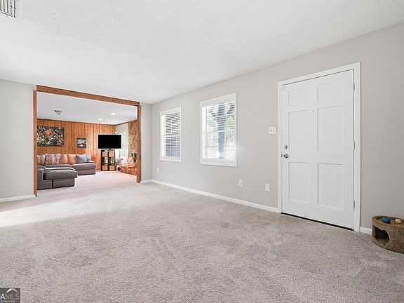 2nd image of 1619 Ridgeview Dr NW