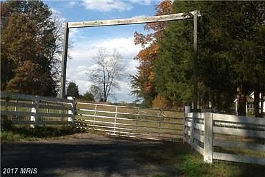 1st image of 10275 Lanes Farm Ln