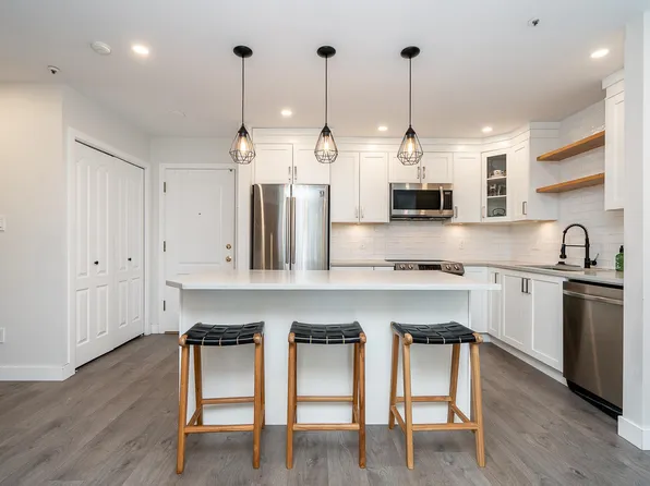 2968 Burlington Dr #105, Coquitlam, BC V3B 7N4