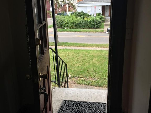5th image of 1293 Indianola Ave Floor 1
