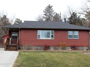 911 5th Ave W, Dickinson, ND 58601