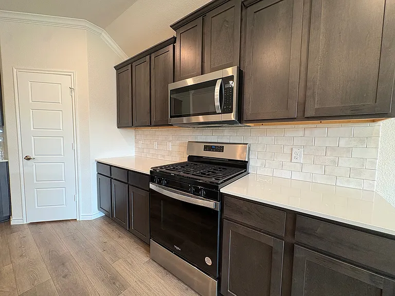 610 Union Dr — Photo 9