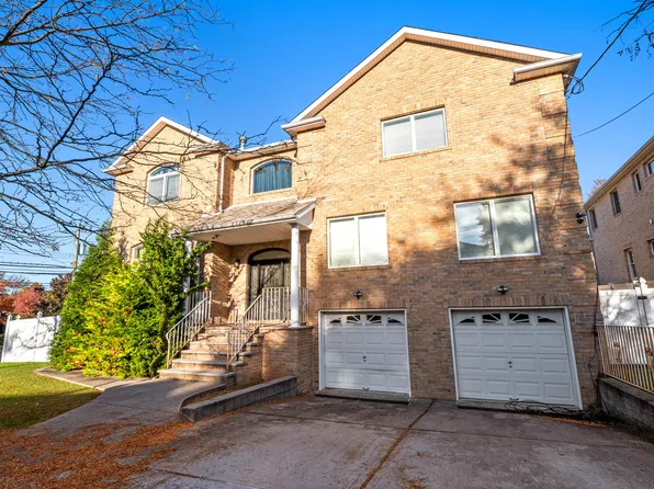 7 Seidman Avenue image 1 of 22