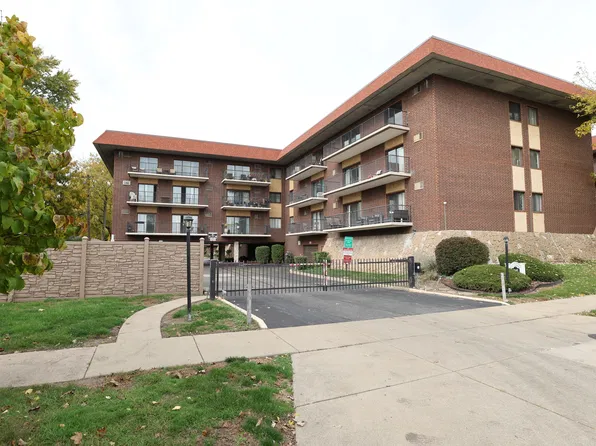 9540 Mayfield Ave Unit 303S, Oak Lawn, IL 60453