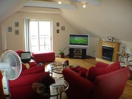 2nd image of 1812 W Belmont Ave #2S