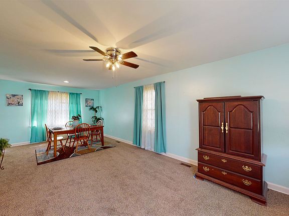 5th image of 103 Red Oak St