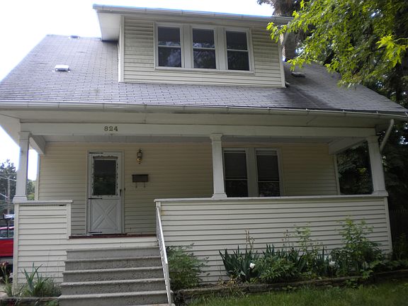 2nd image of 824 Batavia Ave