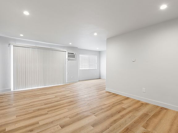 5th image of 243 S Park View St #4
