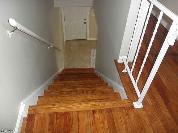 3rd image of 87 Hoffman Blvd