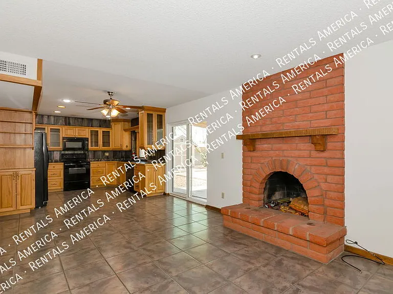7868 N Soledad Ave — Photo 11