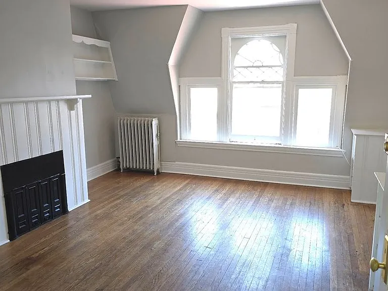 21 N Ferry St — Photo 22