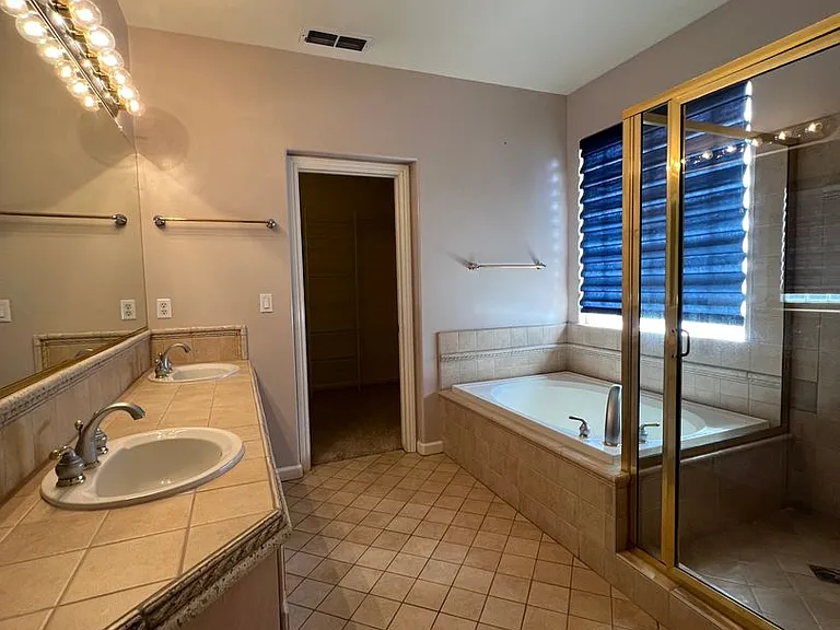 2456 E Marquise Ct — Photo 17