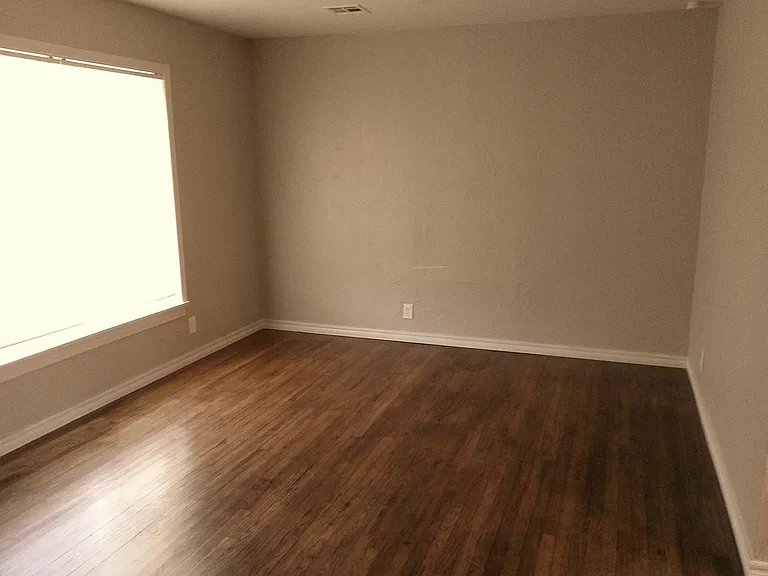 4016 N Sterling Ave — Photo 2