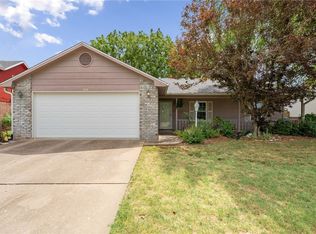 203 Pleasant View Ln, Bentonville, AR 72712