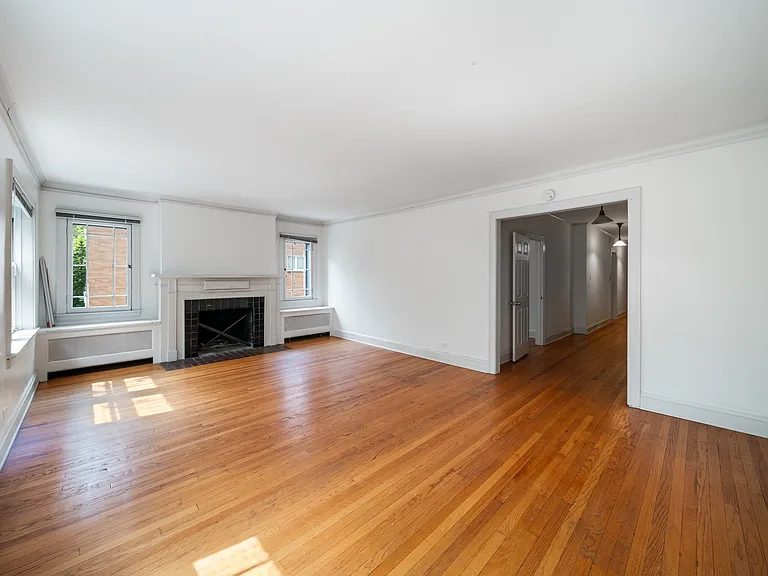 721 Foster St #2W — Photo 10