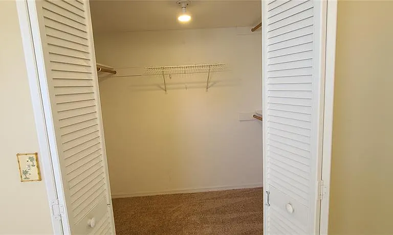 2411 Berkshire Ct — Photo 16