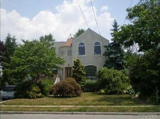 357 Wynsum Ave, Merrick, NY 11566