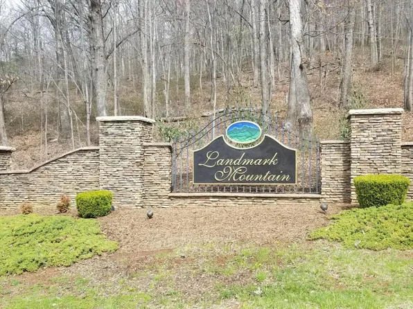 5 Summit Dr, Rocky Mount, VA 24151