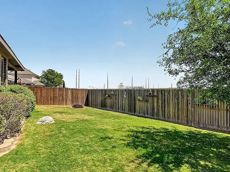 1606 San Francisco Ave — Photo 40