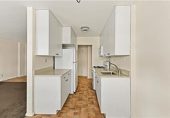 3rd image of 3130 Irwin Ave APT 4J