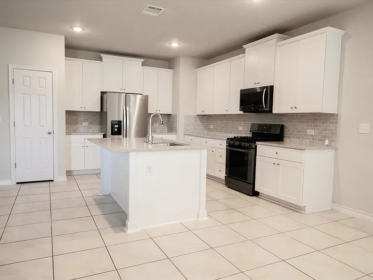 7403 Albany Dr — Photo 11