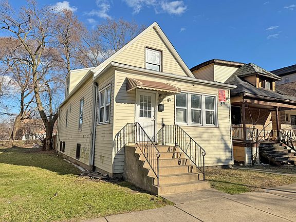 2nd image of 7939 S Escanaba Ave