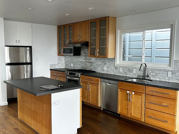 4th image of 685 Lakeview Ave