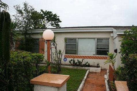 2nd image of 2061 NE 183rd St