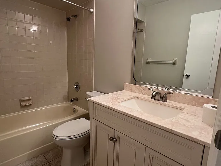 1018 Landsdowne Dr — Photo 9