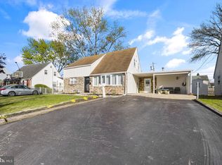 726 Hickory Rd, Secane, PA 19018