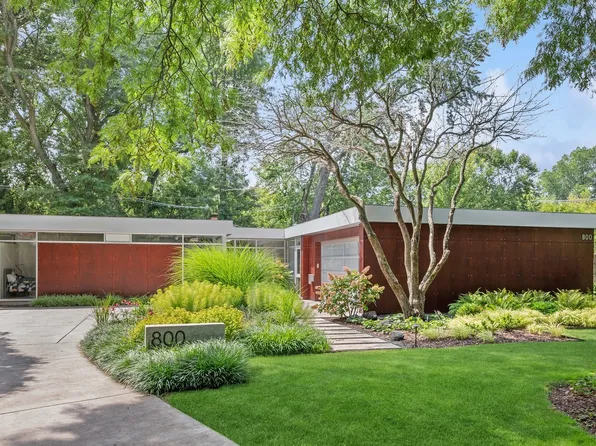 800 Woodridge Ln, Northbrook, IL 60022