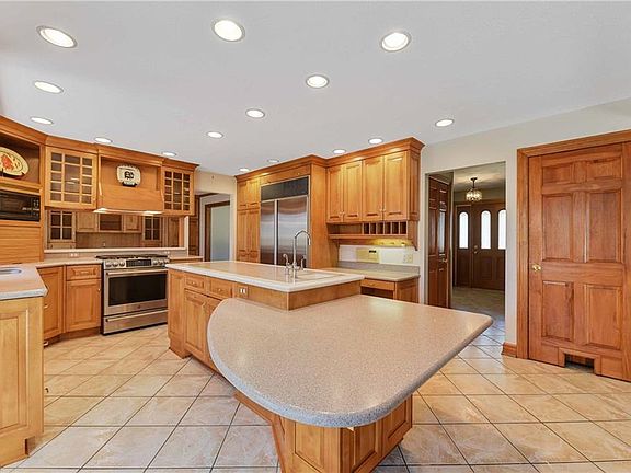 5th image of 24437 Woodside Dr