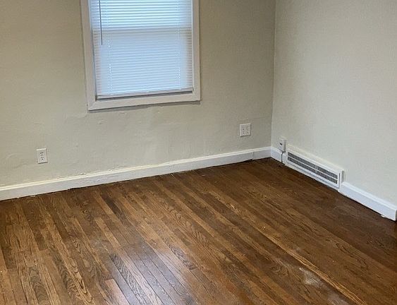 3rd image of 735 Alexander Dr