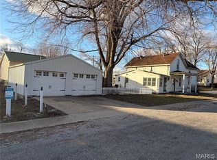 105 College St, Alhambra, IL 62001