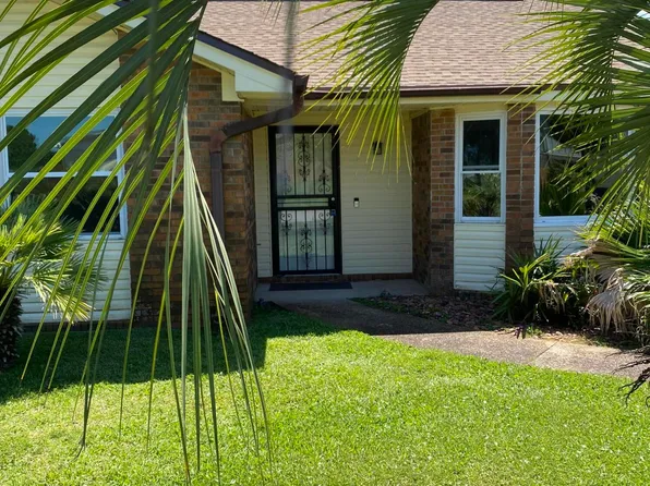 1003 Boulevard De La Parisienne, Mary Esther, FL 32569