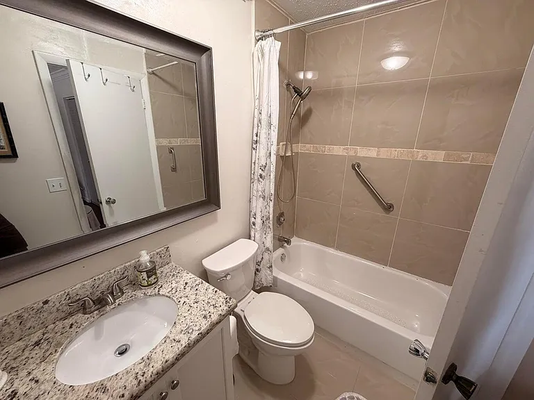 569 Normandy Ln #L — Photo 7