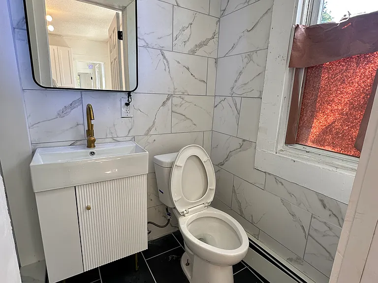 14 Crown St #2W — Photo 8