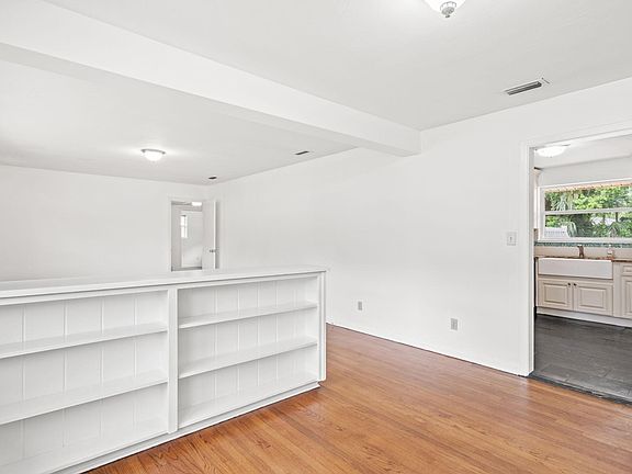 3rd image of 5518 Floral Ave