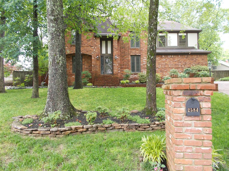 1st image of 2584 Horsham Dr
