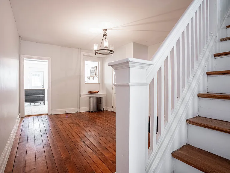203 Dupont St — Photo 5
