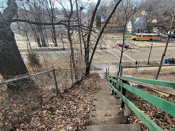 3rd image of 604 Oakdale Ave