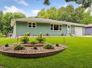 724 Harrington St SW, Hutchinson, MN 55350