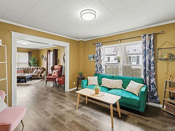 4th image of 507 N Walnut St