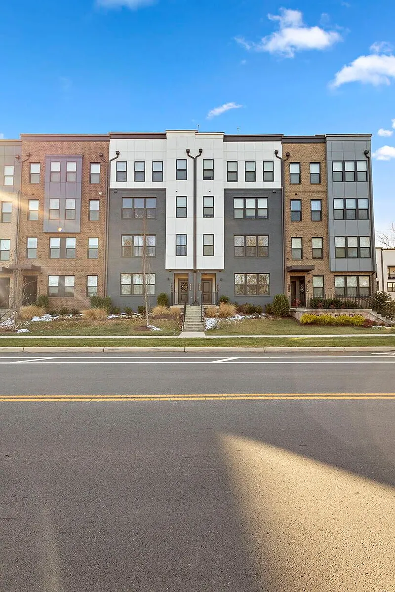 Front - 4122 Legato Rd