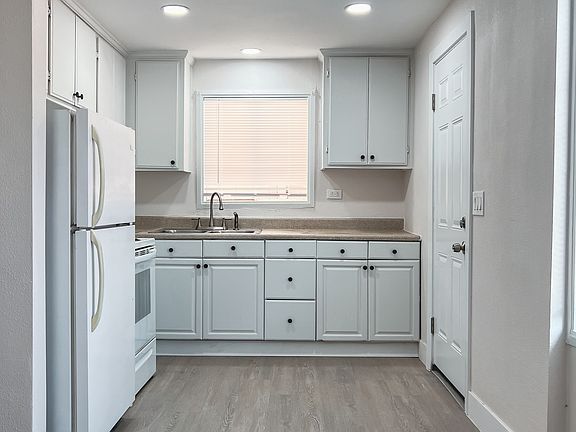 3rd image of 440 Main St #B