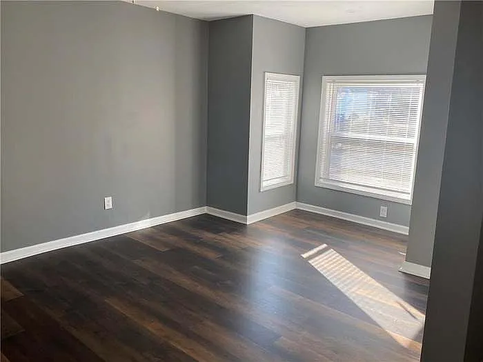 805 Gladstone Ave — Photo 1