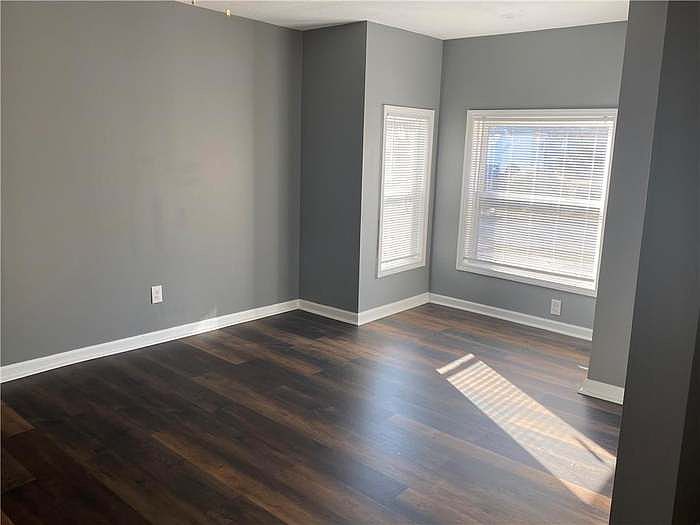 1st image of 805 Gladstone Ave