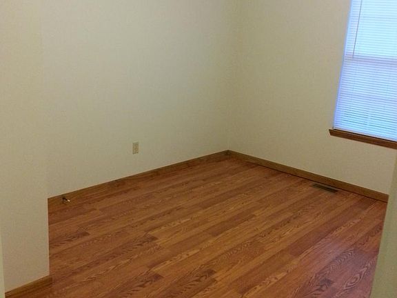 5th image of 721 W Morse Ave