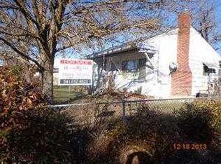 348 N 7th St, Central Point, OR 97502